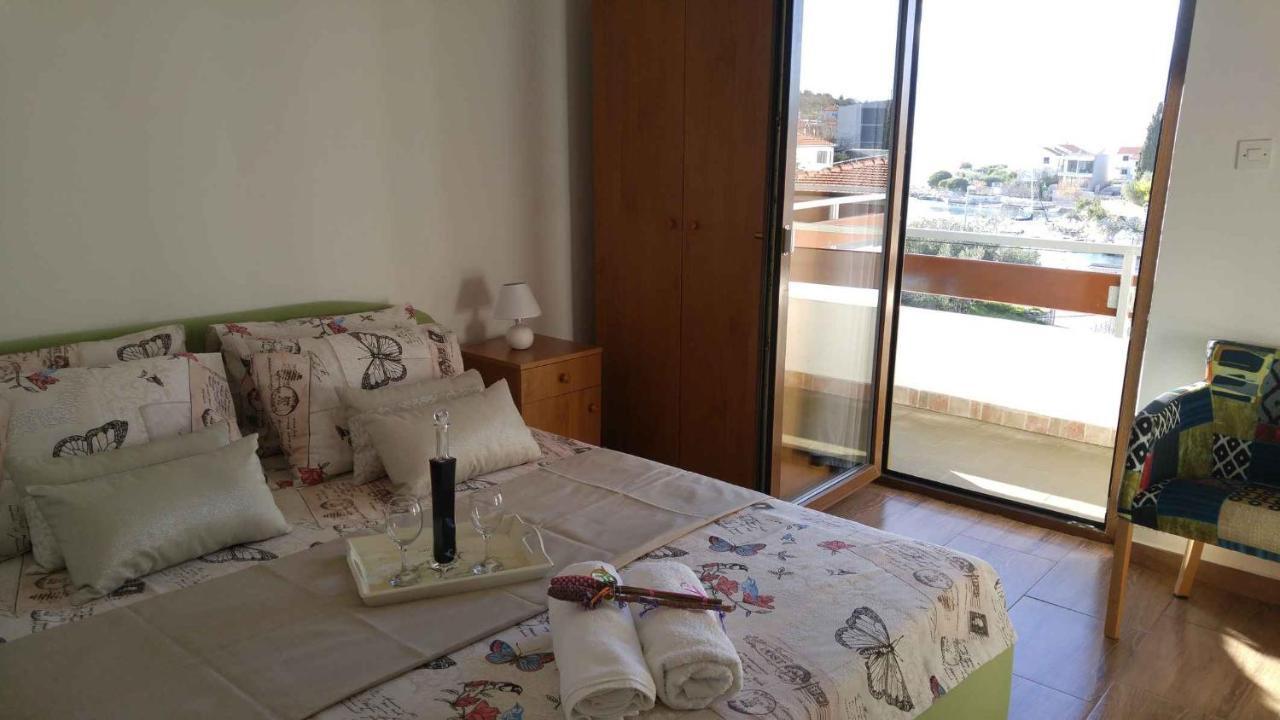 Vera Apartment 1 Rogoznica  Rum bild